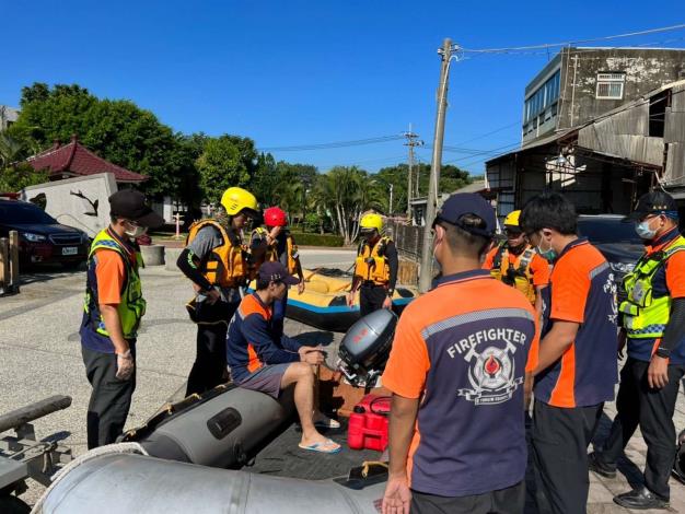 雲林縣消防局第二大隊西螺分隊辦理水上救生訓練-訓練過程