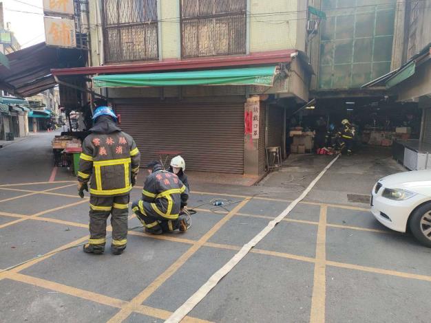 雲林縣消防局第一大隊斗南分隊辦理公有零售市場消防搶救演練-訓練過程