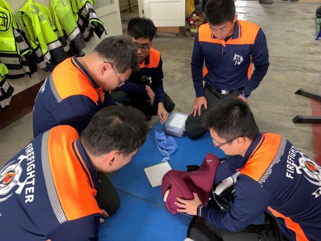 雲林縣消防局第二大隊褒忠分隊辦理急產接生模擬救護技術訓練-訓練過程