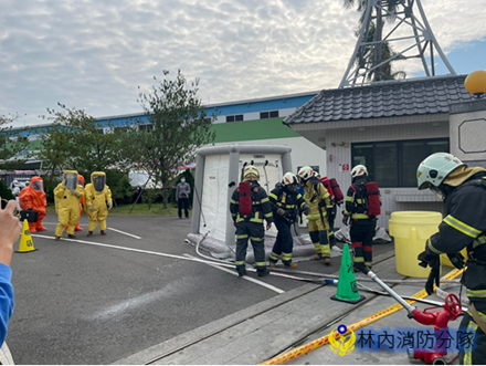 雲林縣消防局第一大隊林內分隊辦理化學災害搶救組合訓練-人員清消過程