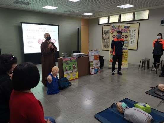 雲林縣消防局古坑分隊協助慈光寺實施CPR及AED宣導活動-CPR宣導