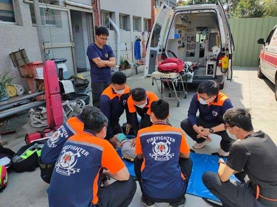 雲林縣消防局第一大隊古坑分隊及六合分隊辦理轄內雙軌救護訓練