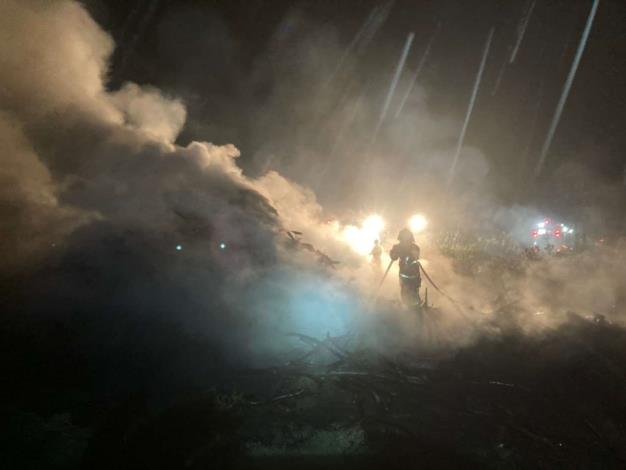 雲林縣消防局第三大隊台西分隊執行溪頂村廢棄物火警搶救案-過程