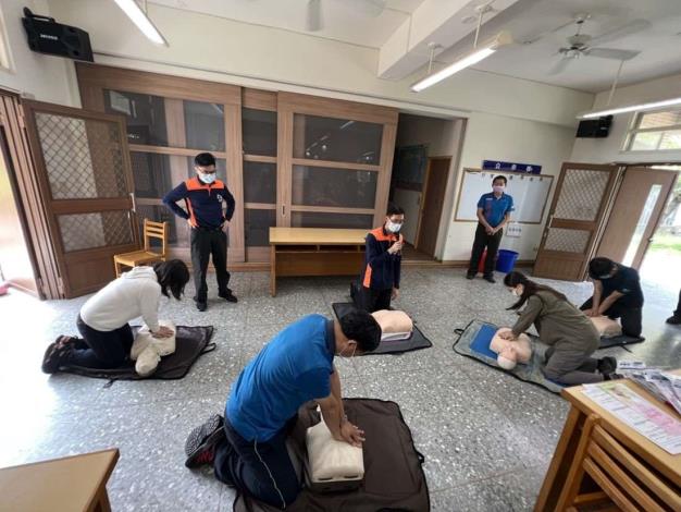 雲林縣消防局第一大隊林內分隊辦理林內國中教職員救護宣導-宣導過程