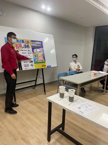 雲林縣消防局第二大隊西螺分隊辦理洗腎診所消防宣導及CPR AED教學。