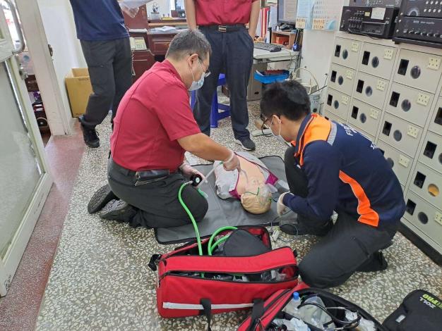 雲林縣消防局第二大隊褒忠分隊辦理抽吸技術救護訓練