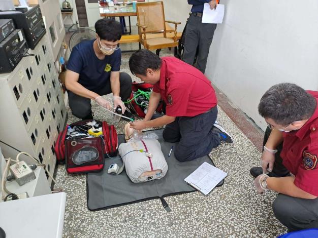 雲林縣消防局第二大隊褒忠分隊辦理抽吸技術救護訓練-過程