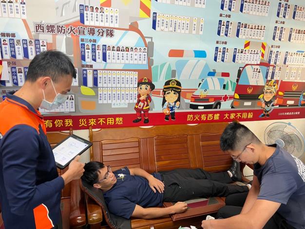 雲林縣消防局第二大隊西螺分隊定期救護訓練，提升救護技能。