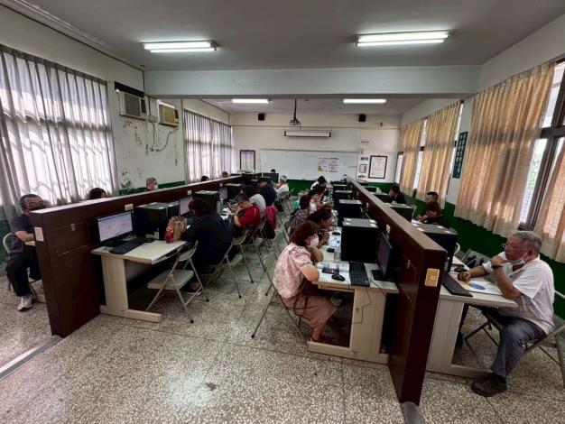 LINE_ALBUM_1140818資訊訓練第3、4場_250818_6