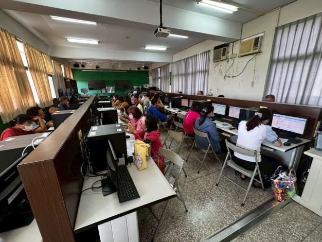 LINE_ALBUM_1140818資訊訓練第3、4場_250818_3