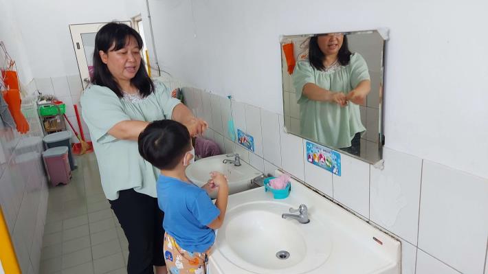 實際教導幼兒正確洗手