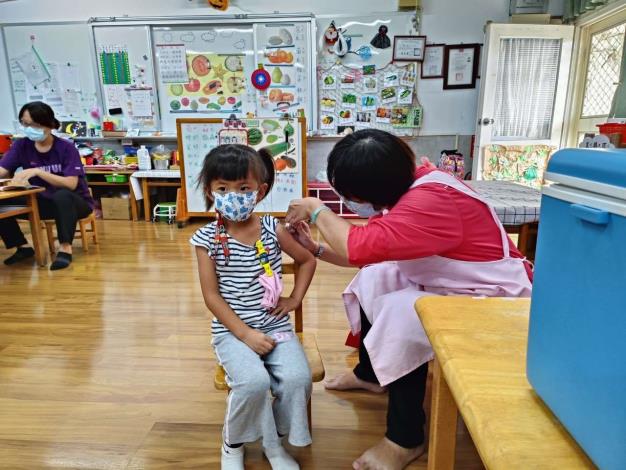 幼兒施打流感疫苗 (2)