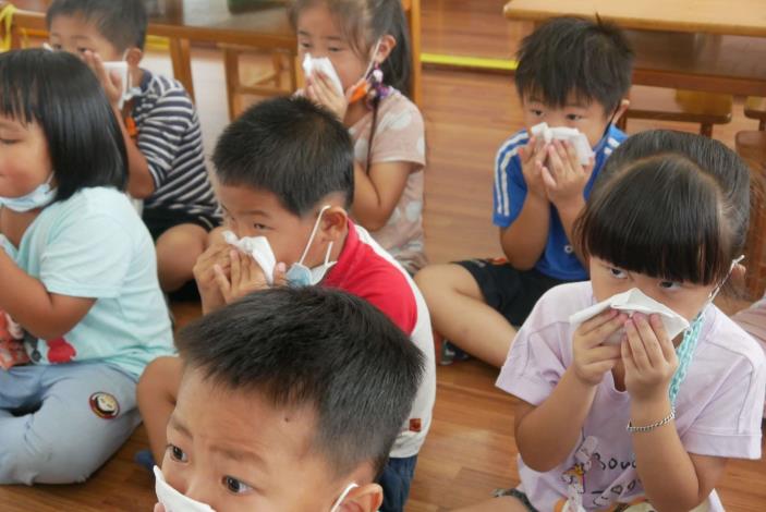 教導幼兒如何正確擤鼻涕 (8)