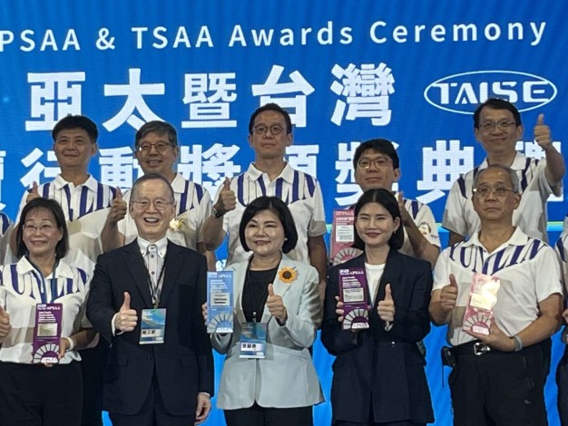 雲林縣府團隊領獎合照