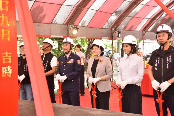 縣長副縣長與局長及理事長等貴賓一同動土開工